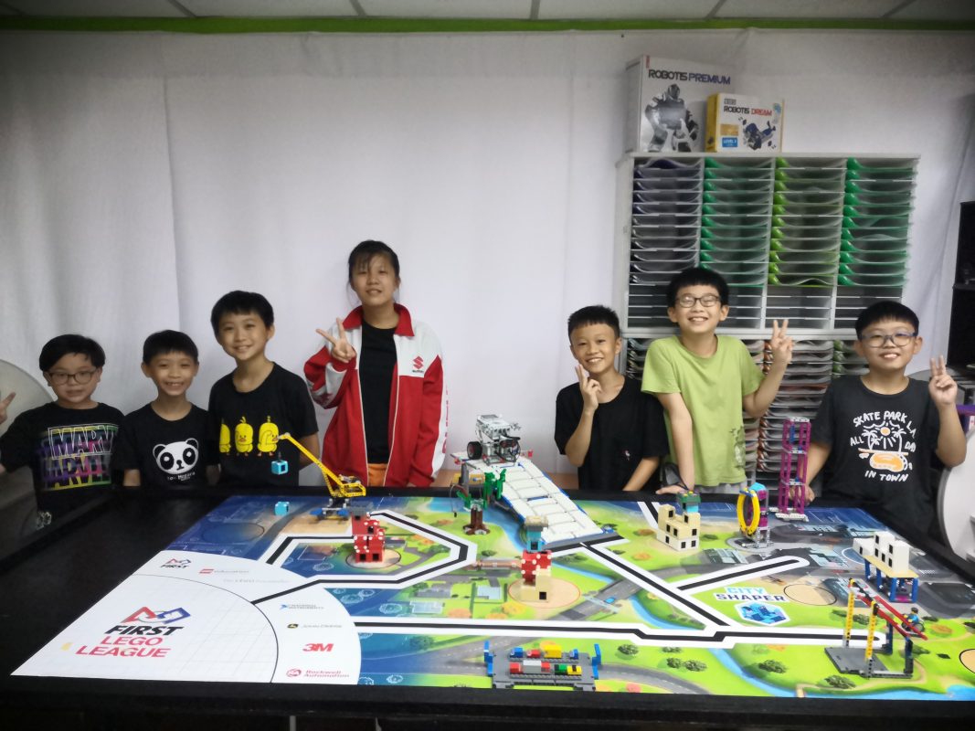 Dream World Robotics Class - First Lego League City Shaper